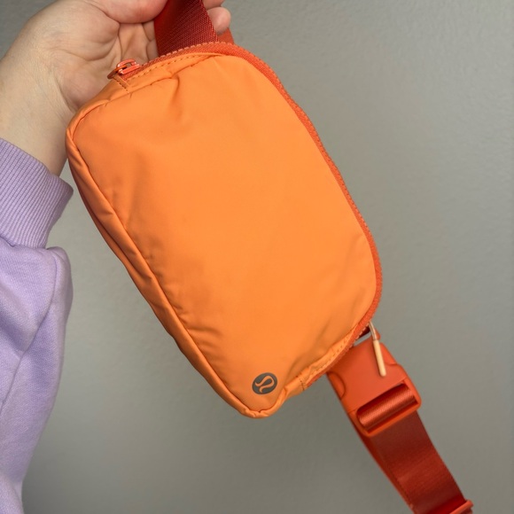 Lululemon Everywhere Belt Bag 1L Golden Apricot/Warm Coral - Picture 3 of 12